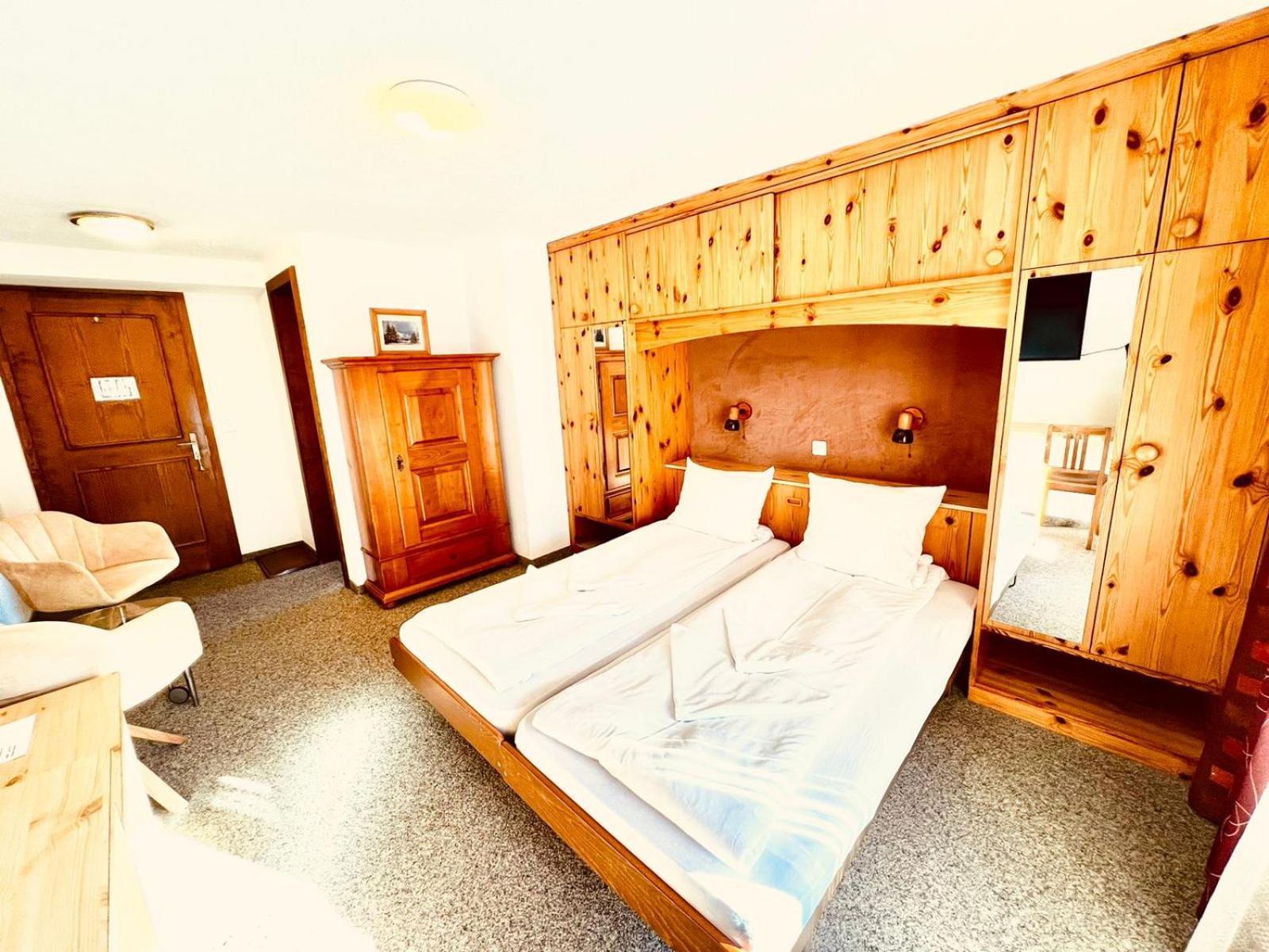 Hotel Old Jnn Klosters-Serneus Exterior foto