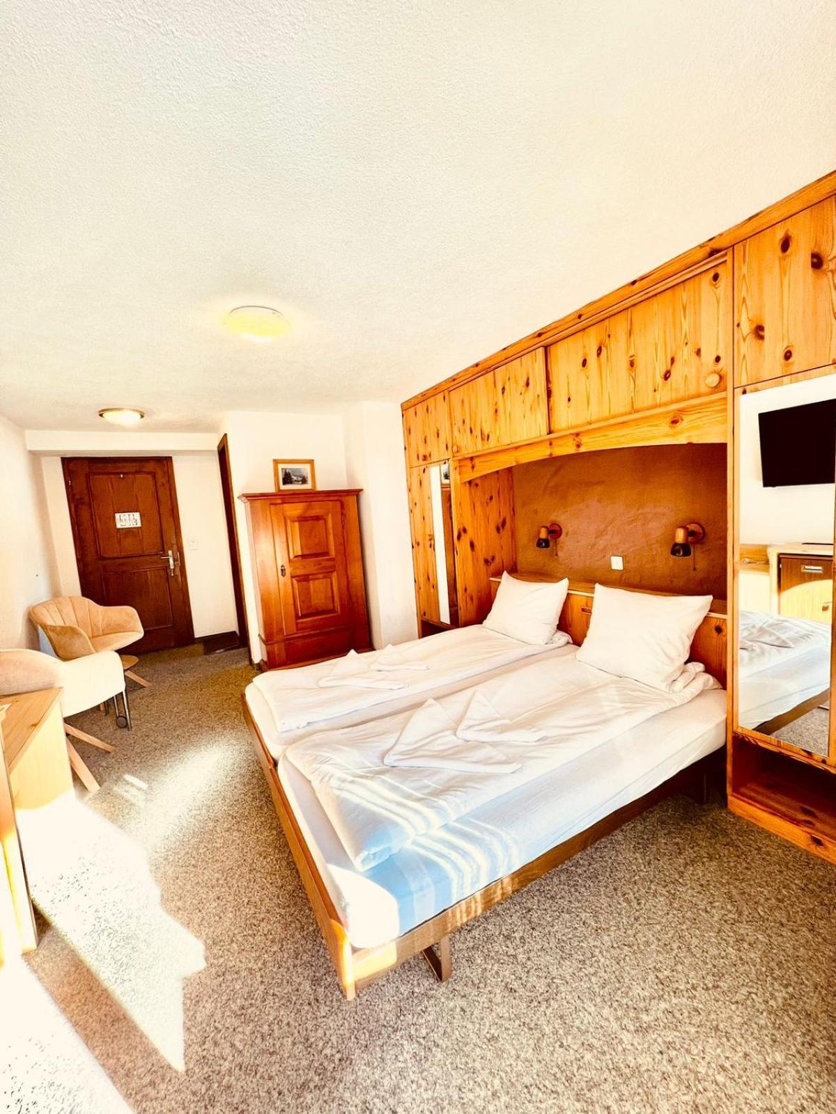 Hotel Old Jnn Klosters-Serneus Exterior foto